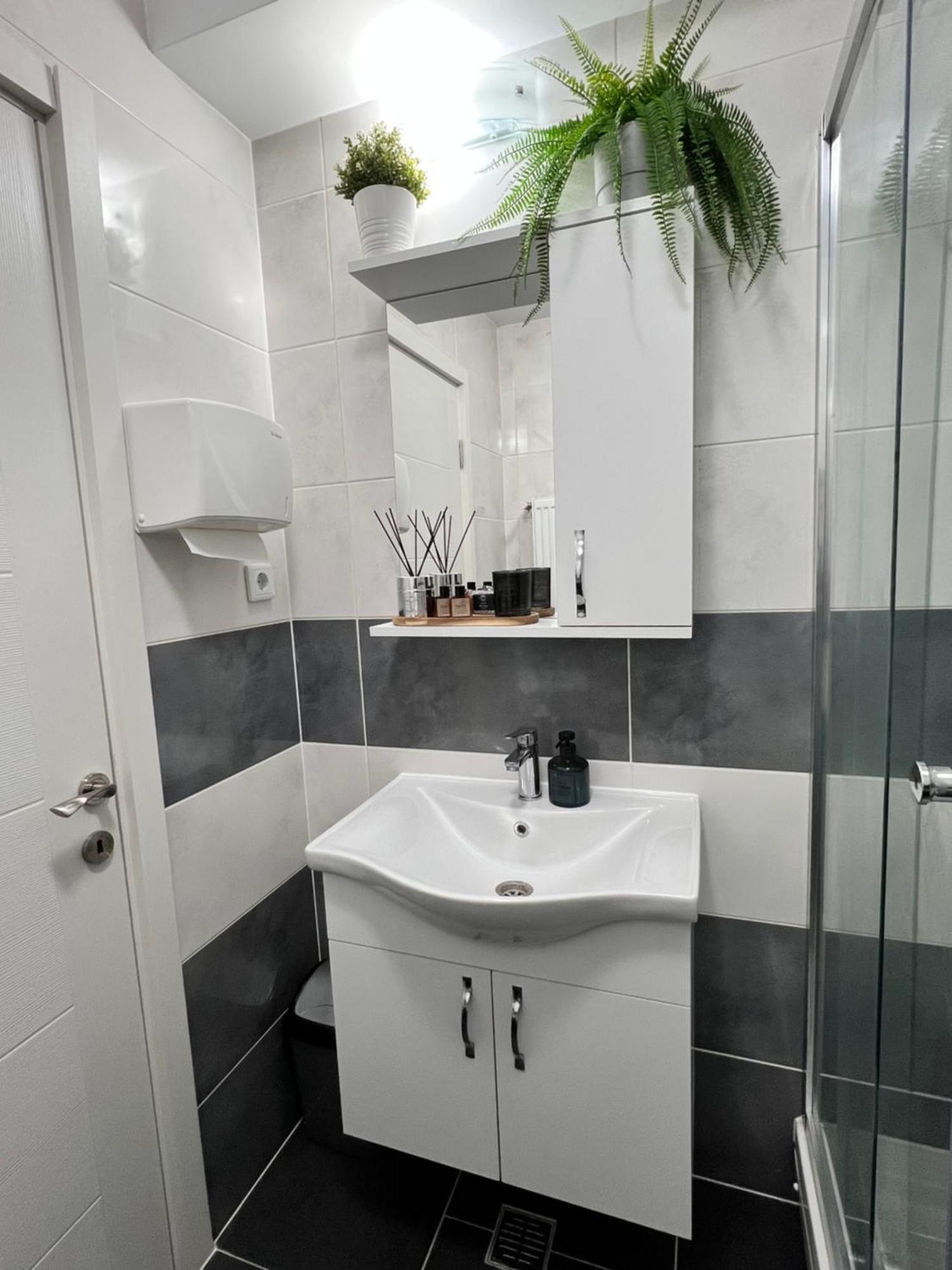 Sun Apartments Отопени Экстерьер фото